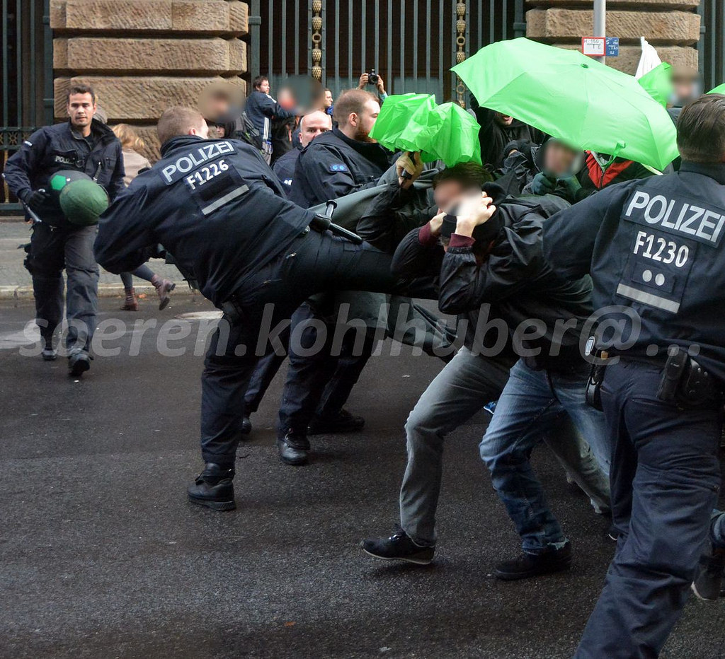 Berliner Polizei Setzt Afd Demonstration Durch Antifa Berlin Info