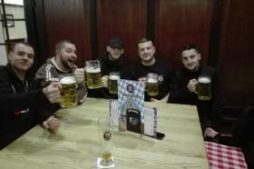 V.l.n.r.: Patrick Bewer, Oliver Niedrich, Maurice Pollei, Robin-Oliver Band und Steven Band beim "Dienstagsgespräch" im Löwenbräu, Januar 2019. (Foto: Recherche 030)