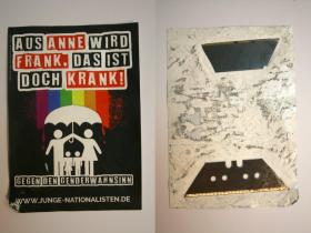 Klingen unter einem Nazi-Sticker in R. Bands Wohnumfeld in Rudow. (Foto: Recherche 030)